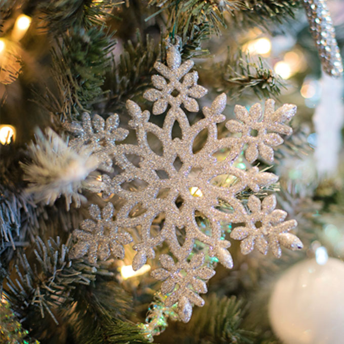 17 ideas para decorar la casa en blanco y negro en esta Navidad