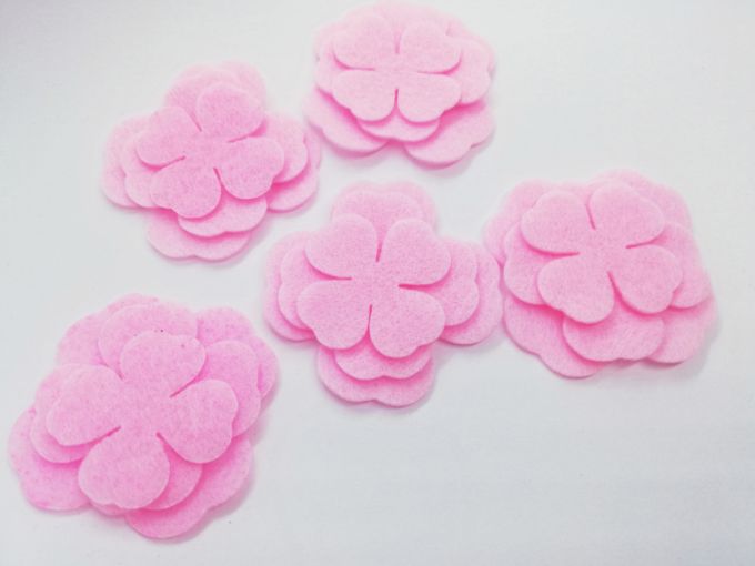 Flores troqueladas color rosa baby - 5 Set x 3 flores cada uno