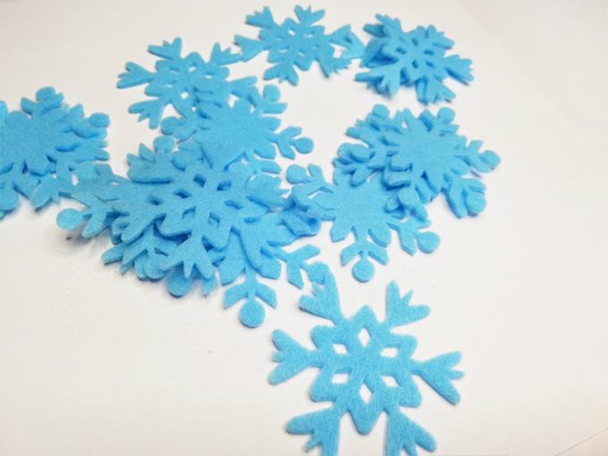 Cristales de nieve troquelados color azul x 15 unidades