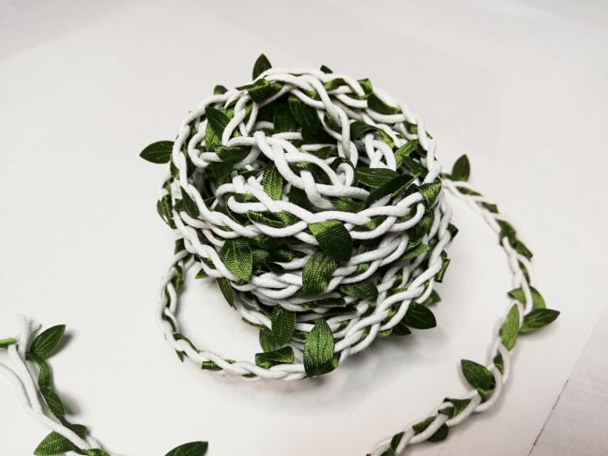 Cinta yute blanco con hojas