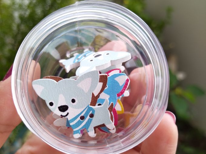 Botones de madera perro colores variados