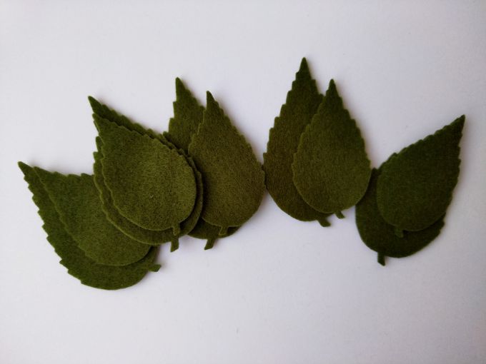 Hojas troqueladas dúo color verde oliva x 10 unidades