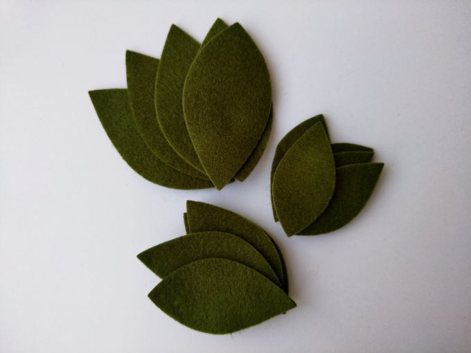 Hojas troqueladas color verde oliva x 15 unidades