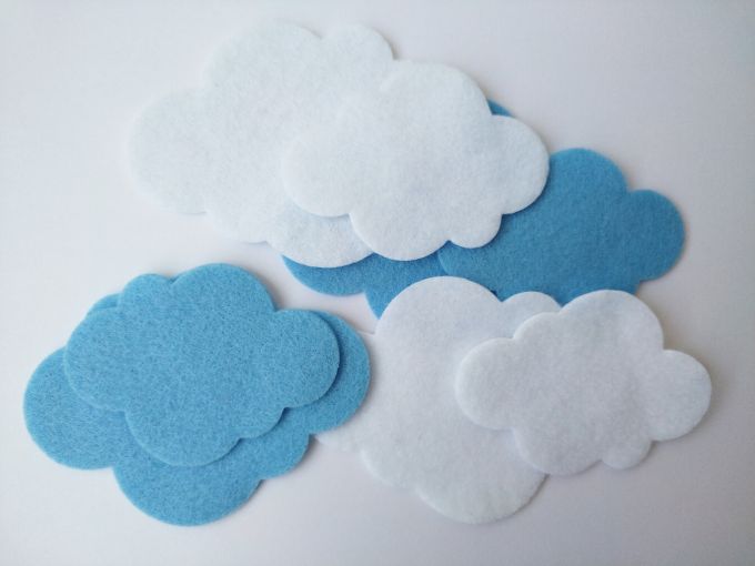 Nubes troqueladas color blanco y azul - 8 nubes en dos tamaños