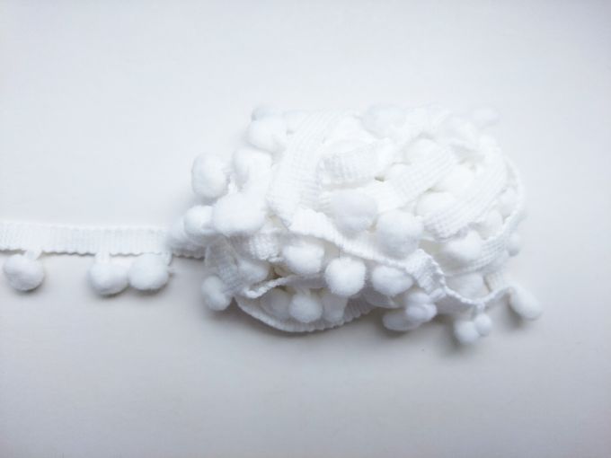 Cinta de pompones blanco x 2m