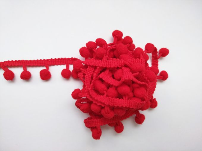 Cinta de pompones rojo x 2m