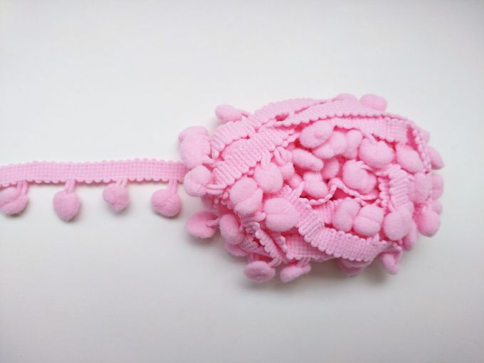 Cinta de pompones rosa x 2m