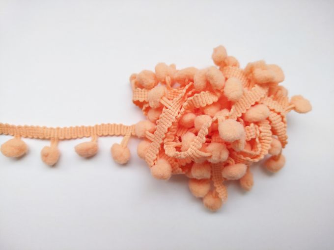 Cinta de pompones salmón x 2m