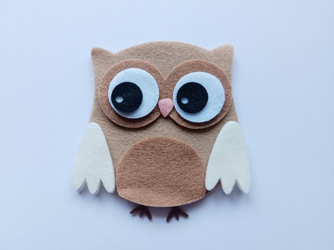 Búho troquelado café